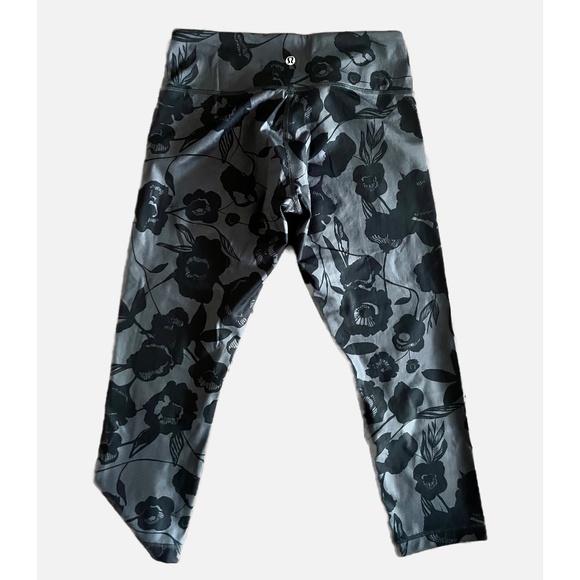 Lululemon Cropped Athletic Leggings, Size 6 - Picture 2 of 2
